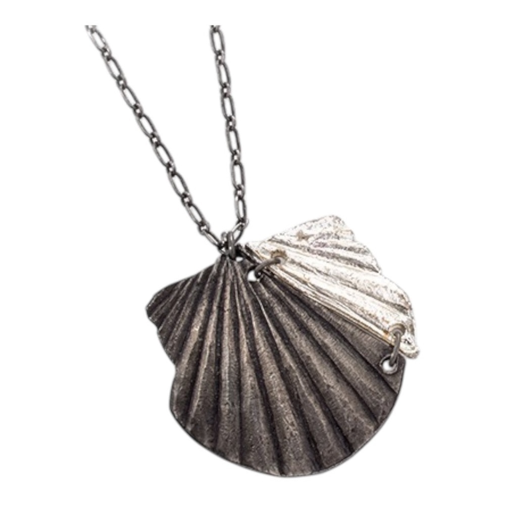 Antique Silver and Black Tone Scallop Shell Pendant Necklace